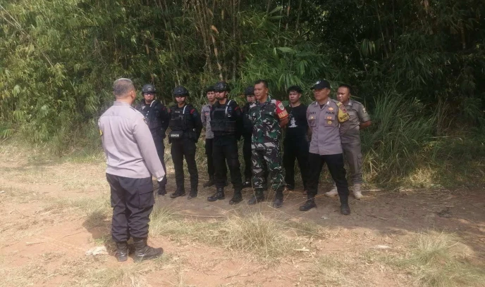 Serda Agus Purwanto Hadiri Giat Pendisposalan Granat Nanas oleh Sat Gegana Brimob Polda Jabar di Kecamatan Surade Sukabumi